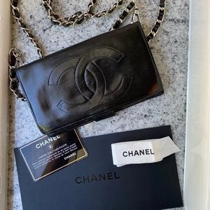 Chanel auth crossbody wallet on chain - great cond